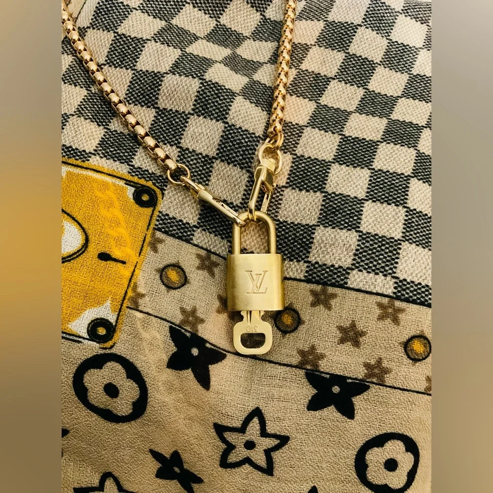 ✅AUTHENTIC LV Gold Lock Pendant ( generic chain included )